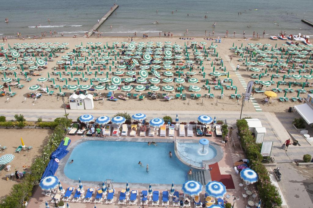 Hotel Elpiro Lido di Jesolo Bagian luar foto