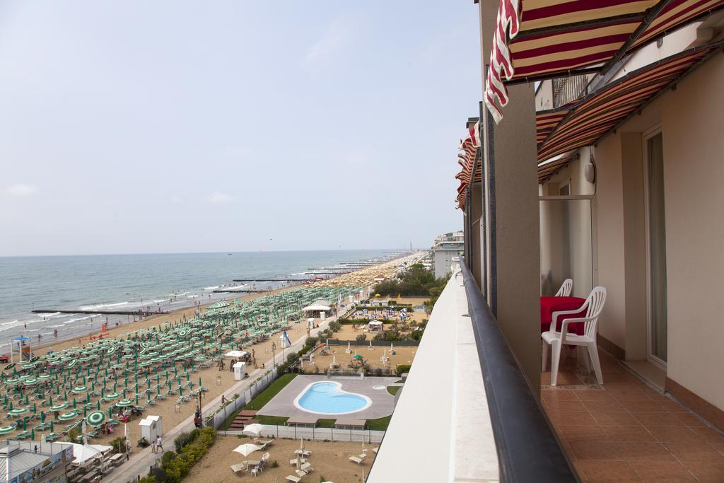 Hotel Elpiro Lido di Jesolo Bagian luar foto